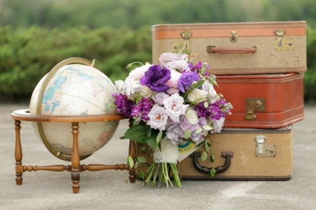 Bumby Photography - A Chair Affair - Globes Vintage luggage bouquet - Orlando Weddings