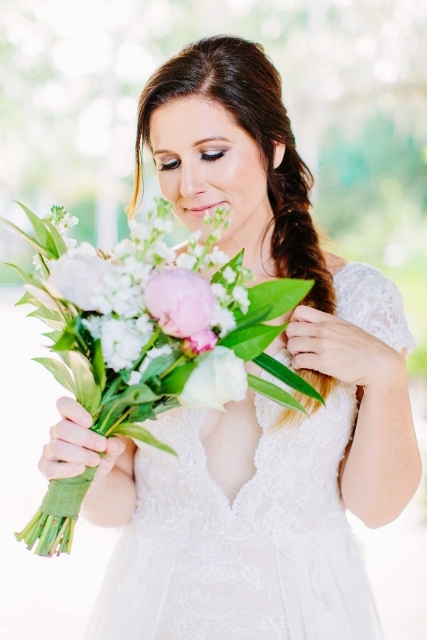 sydonie mansion style shoot dress and bridal bouquet