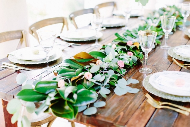 sydonie mansion style shoot farm table and floral table runner