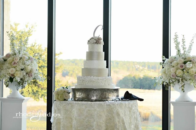 classic white wedding cake stand
