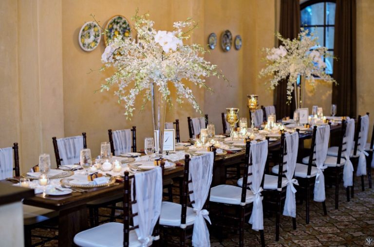 intimate tuscan wedding dressed mahagony chiaviar chiars