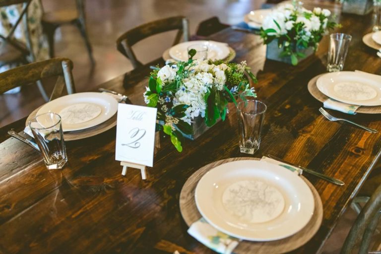 southern wedding table setting