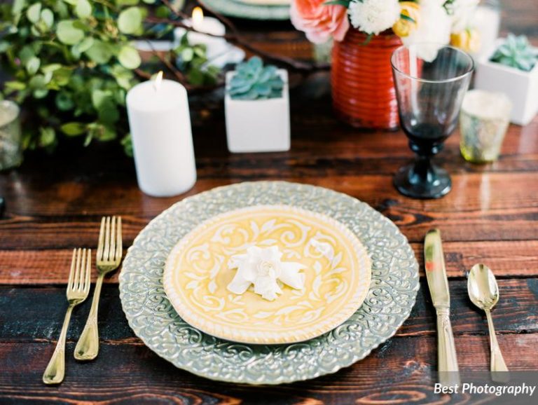 romantic spanish editorial gold charger and flatware (2)