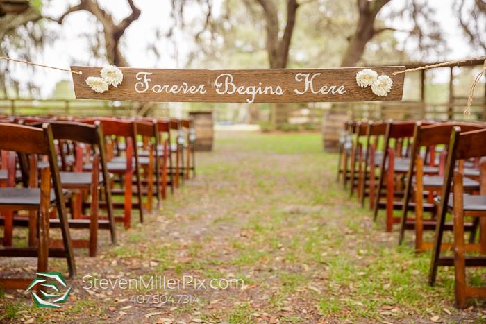 Country Chic Wedding A Chair Affair Mahogany Folding Chairs