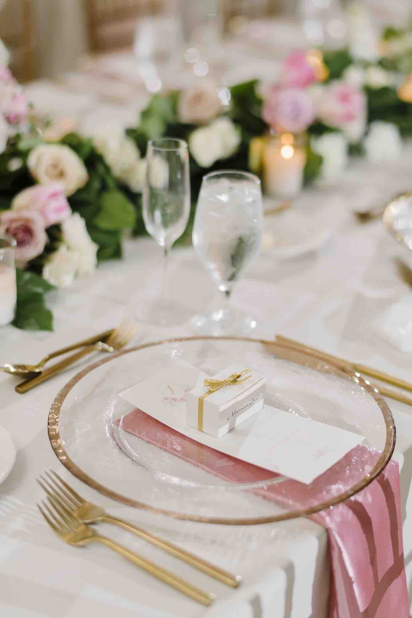 Alfond Inn wedding Winter Park A Chair Affair table with gold rim chargers with brushed gold flatware Sunglow Photography