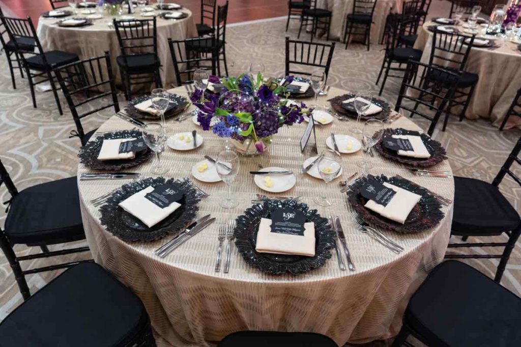 Jewish wedding reception black chargers