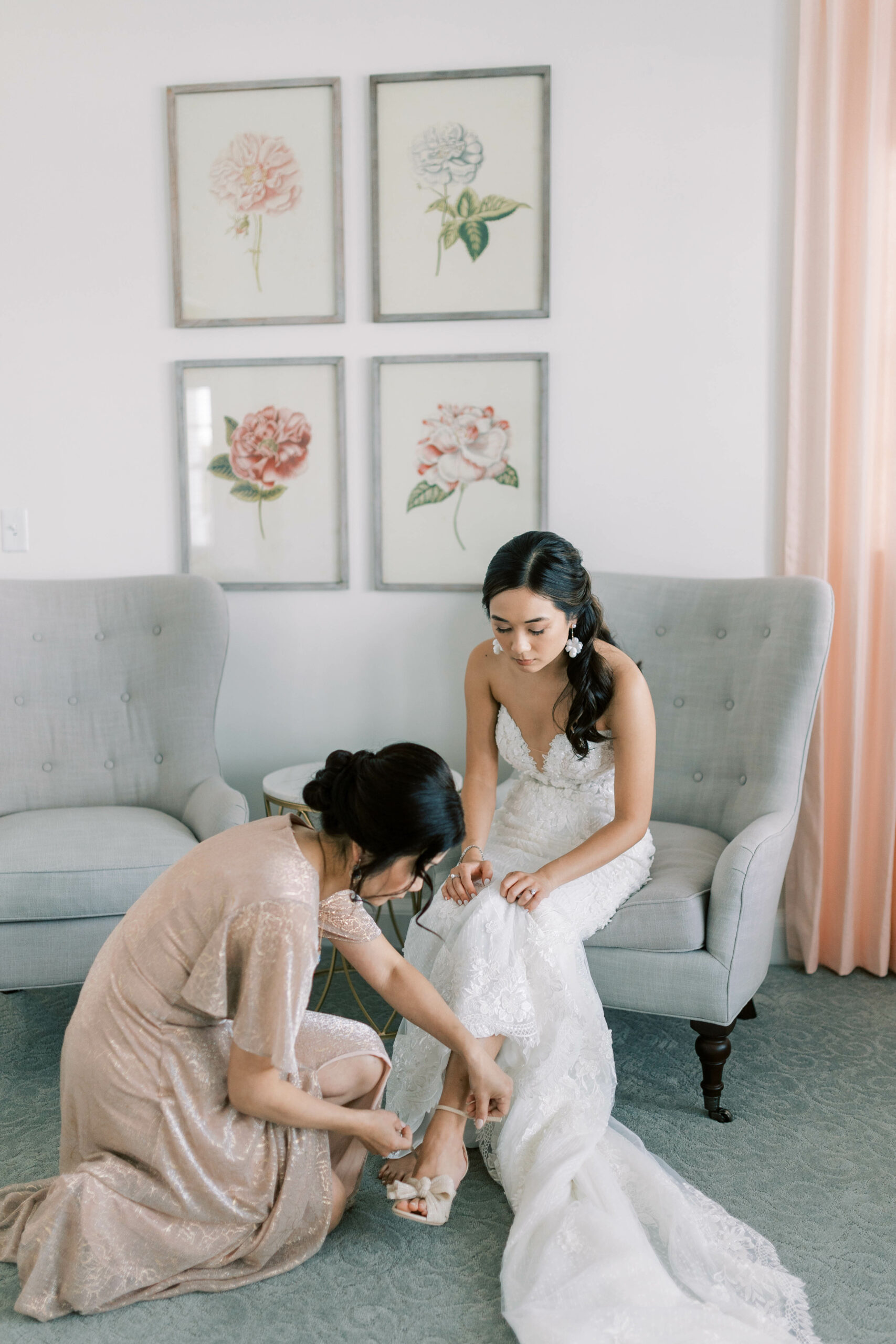 adams-estate-bride-getting-finishing-touches
