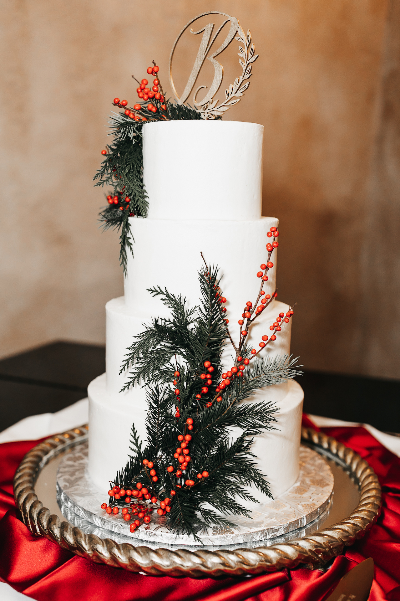 Christmas Wedding Cakes | BravoBride