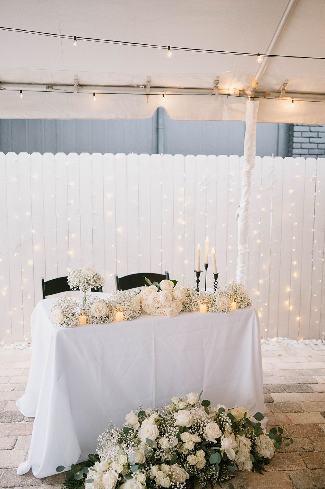The-Sweetheart-Table-White-Linen