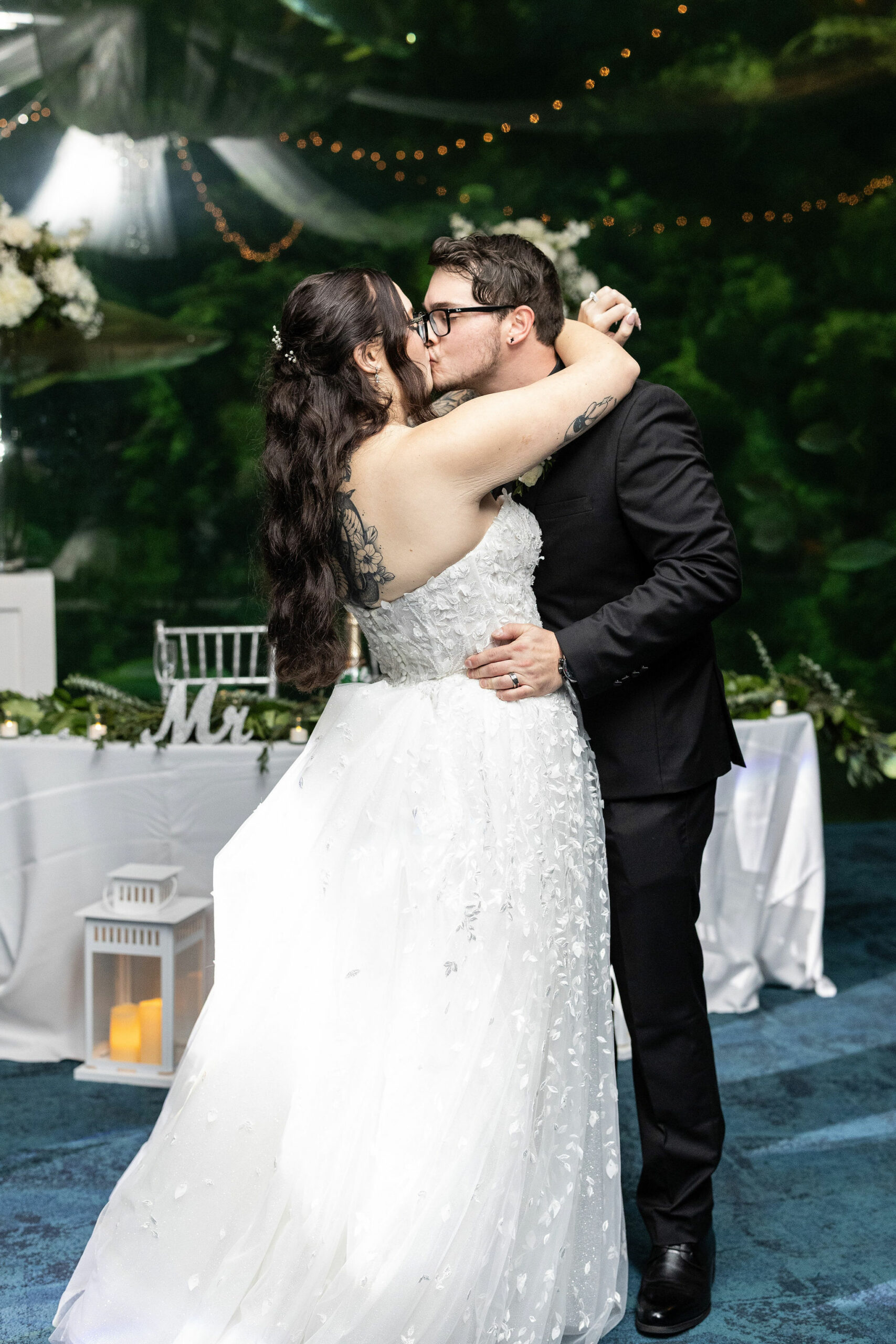 Bride and Groom kissing in front of aquarium at The Florida Aquarium in Tampa
